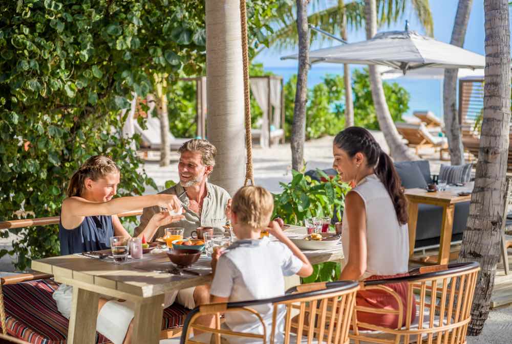 Cafe Umi at InterContinental Maldives Maamunagau Resort by IHG thumbnail 4
